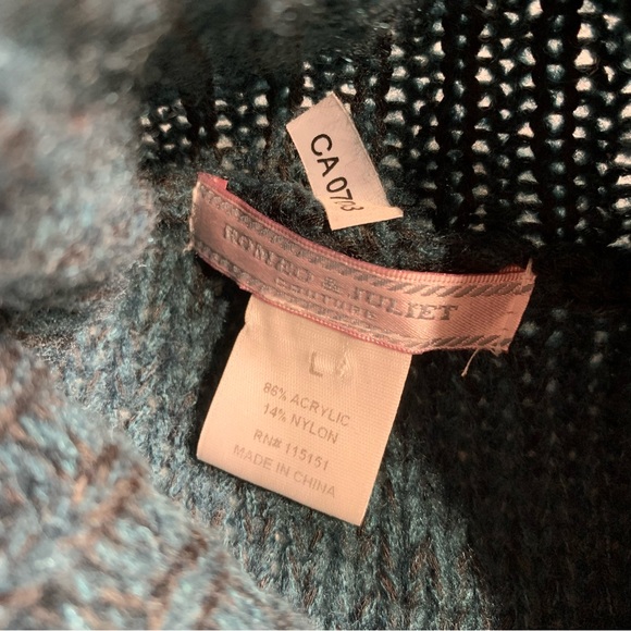 Romeo & Juliette L turtleneck poncho sweater - Picture 3 of 6